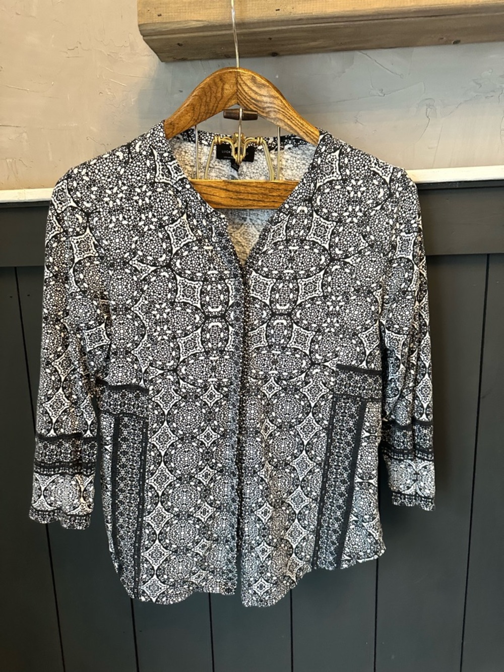 Lucky Brand Hidden Button Down Black and White Patterned‎ Knit Top Size Large